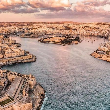 Sea View Penthouse In Tas-Sliema Apartamento Exterior foto