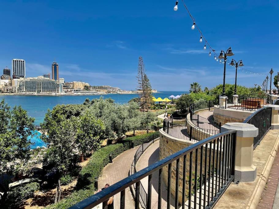 Sea View Penthouse In Tas-Sliema Apartamento Exterior foto