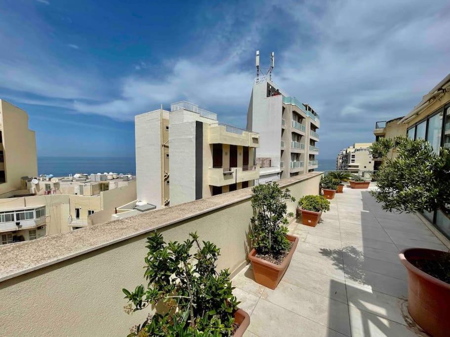 Sea View Penthouse In Tas-Sliema Apartamento Exterior foto