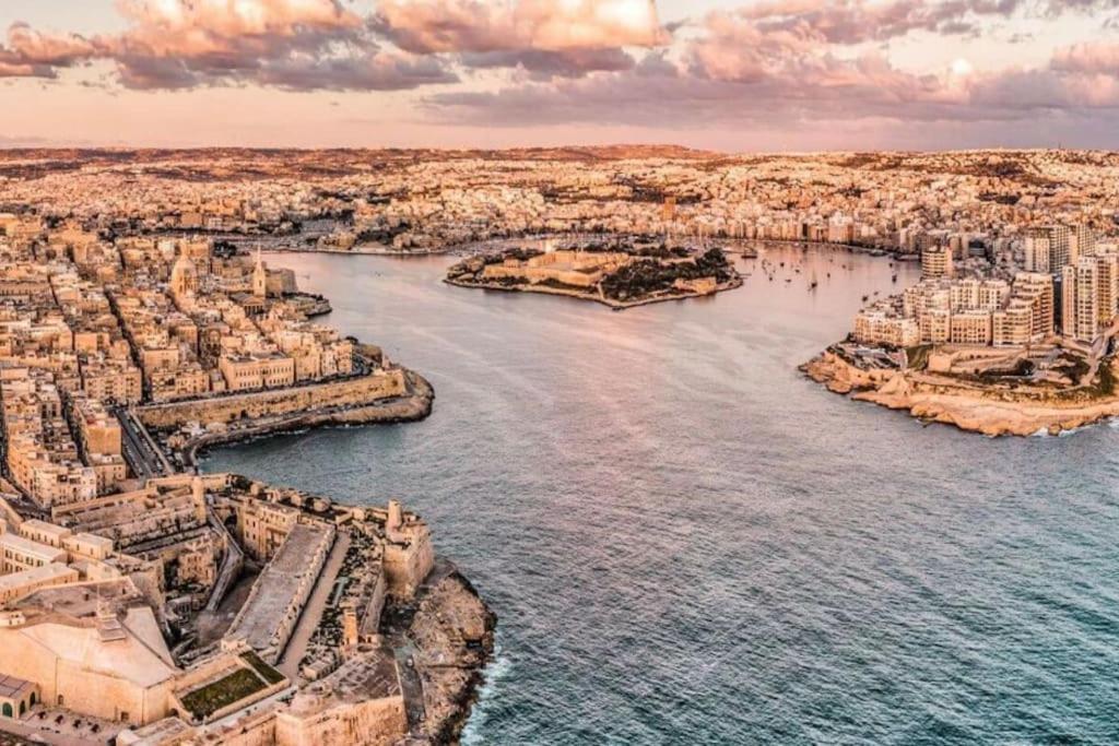 Sea View Penthouse In Tas-Sliema Apartamento Exterior foto