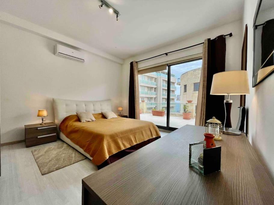 Sea View Penthouse In Tas-Sliema Apartamento Exterior foto